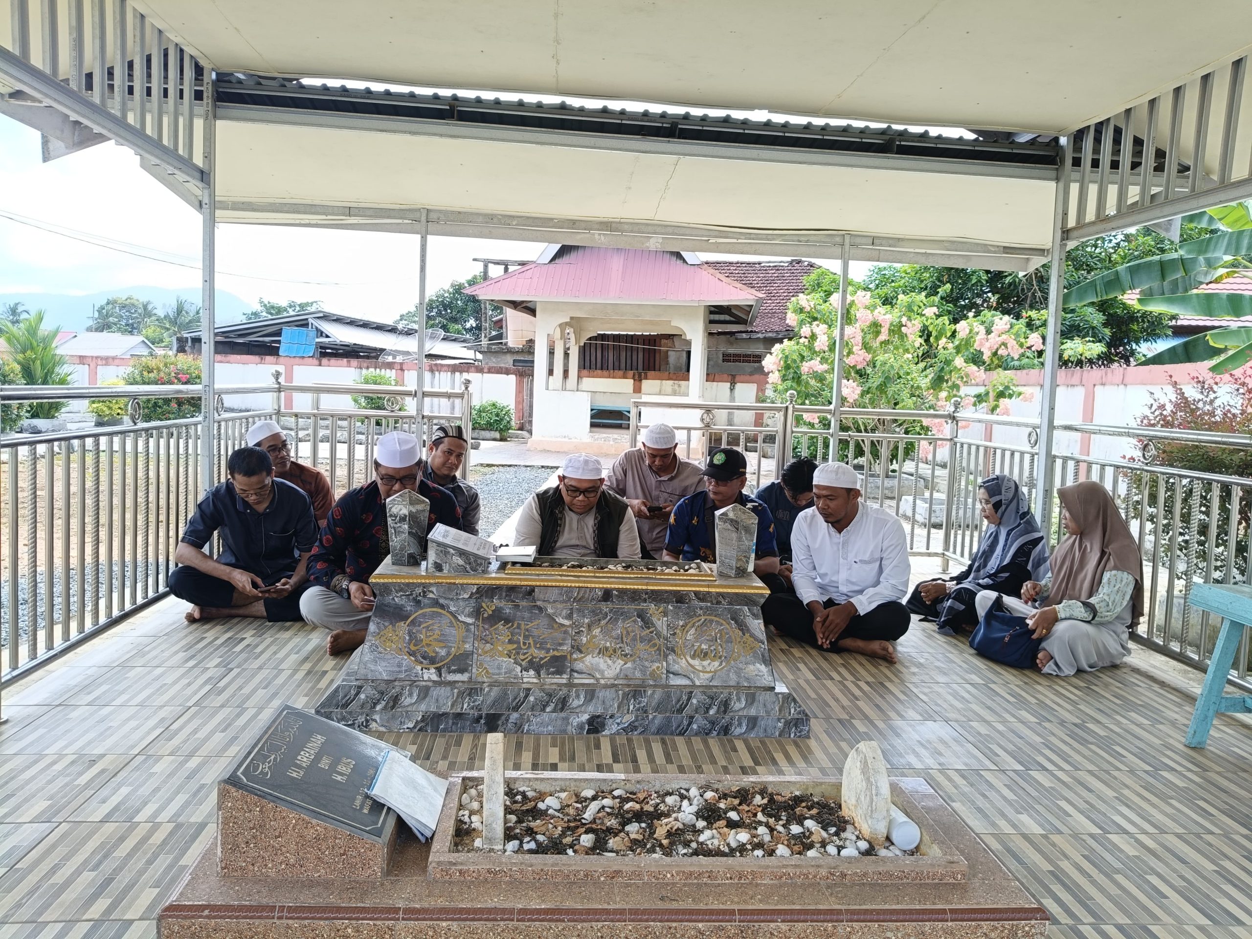 STAI Kuala Kapuas Gelar Ziarah ke Makam Alm. H. Nafiah Ibnor