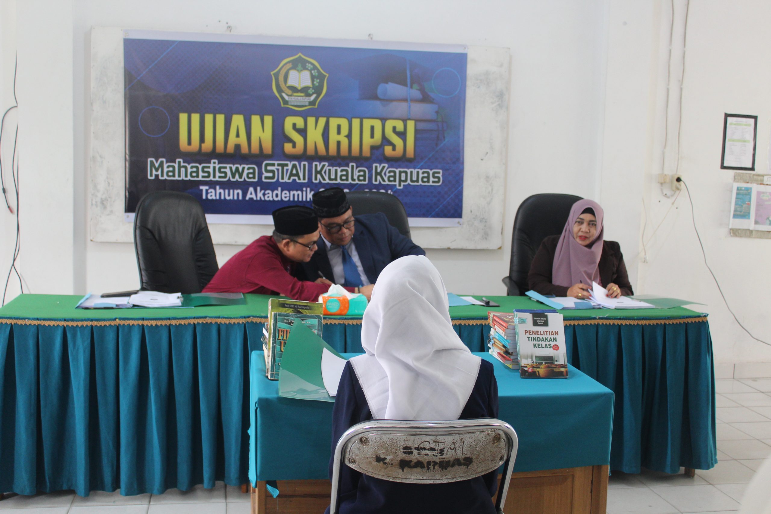 Mahasiswa STAI Kuala Kapuas Mengikuti Sidang Skripsi