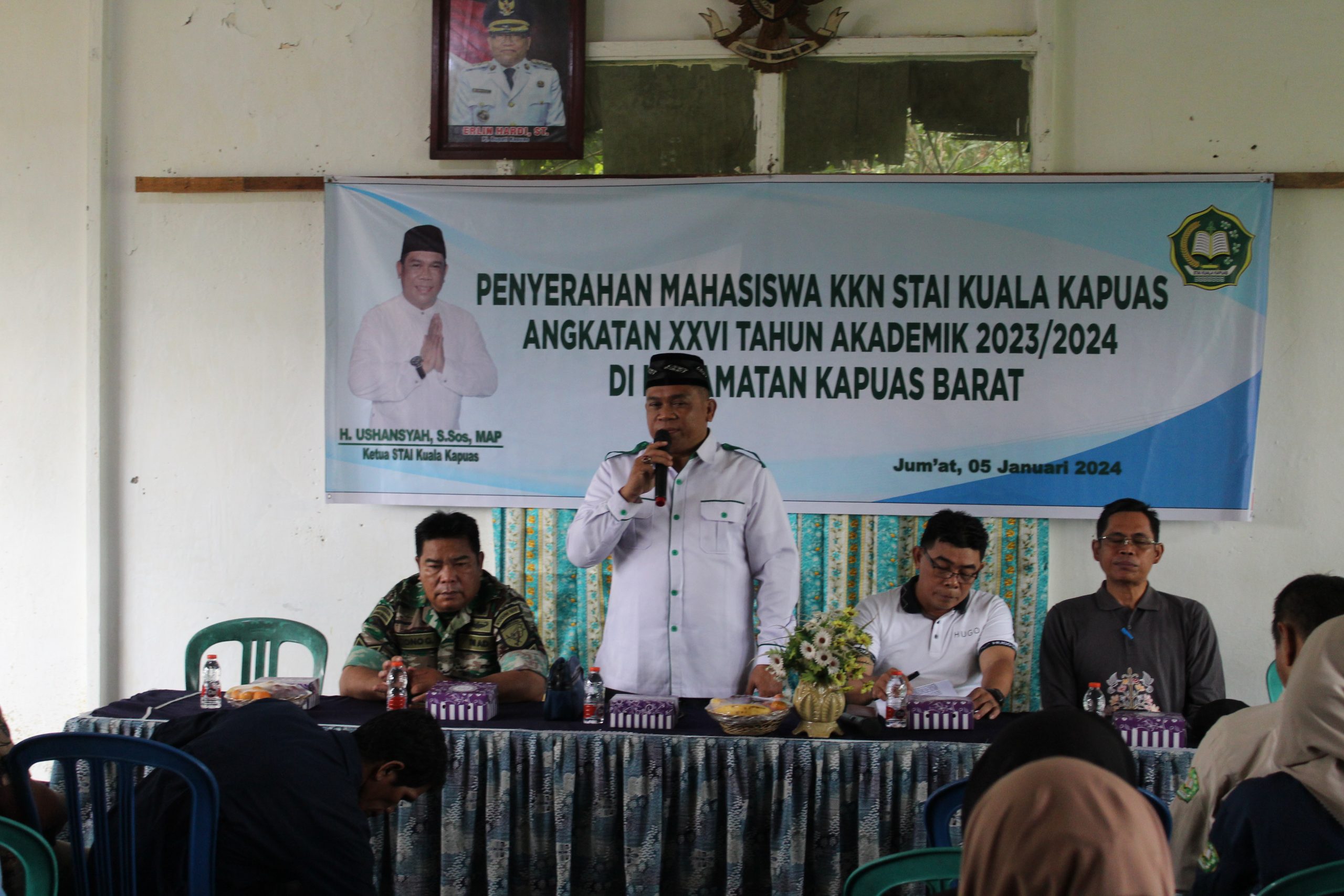 Penyerahan Mahasiswa Kuliah Kerja Nyata (KKN) Di Kecamatan Kapuas Barat
