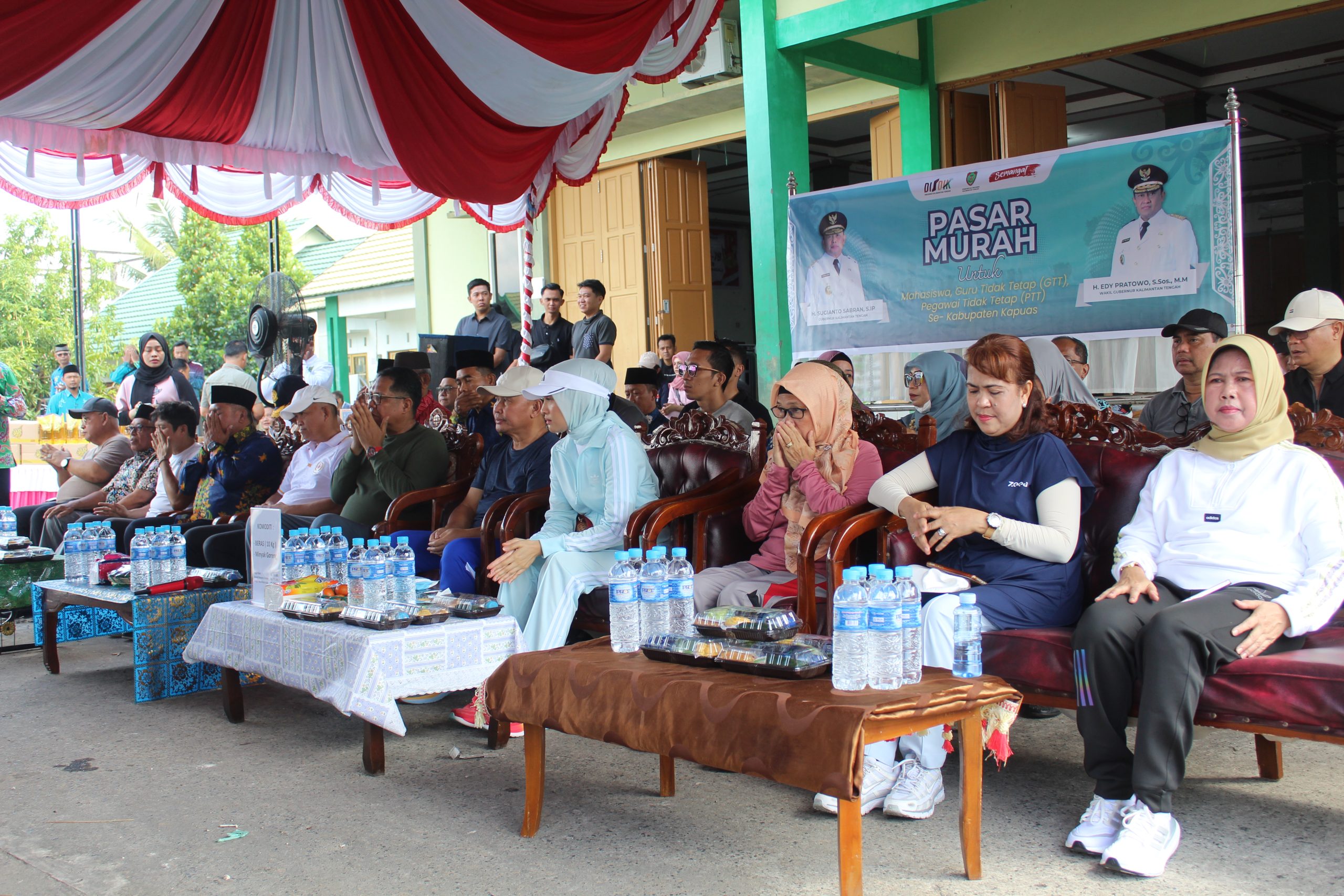 Kunjungan Kerja Gubernur Kalimantan Tengah dengan Agenda Pasar Murah untuk Mahasiswa, Guru Tidak Tetap (GTT), Pegawai Tidak Tetap (PTT) Se-Kabupaten Kapuas