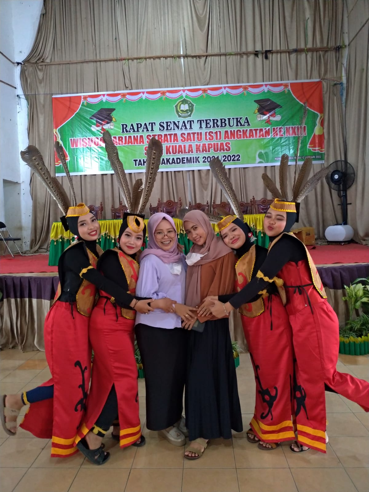 Sanggar Tari Bawi Kameloh Warnai Wisuda XXIV STAI Kuala Kapuas Tahun 2022